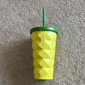 Starbucks 16oz Pineapple cup with straw